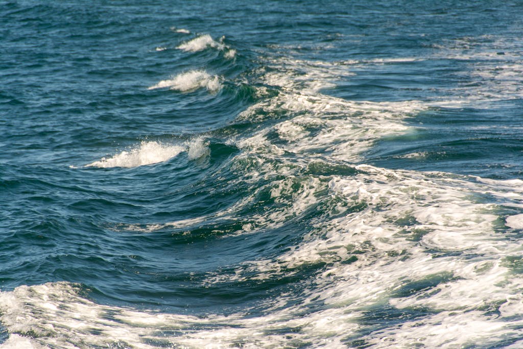 Captivating image of ocean waves with white foam under daylight to symbolize the crashing down of emotions